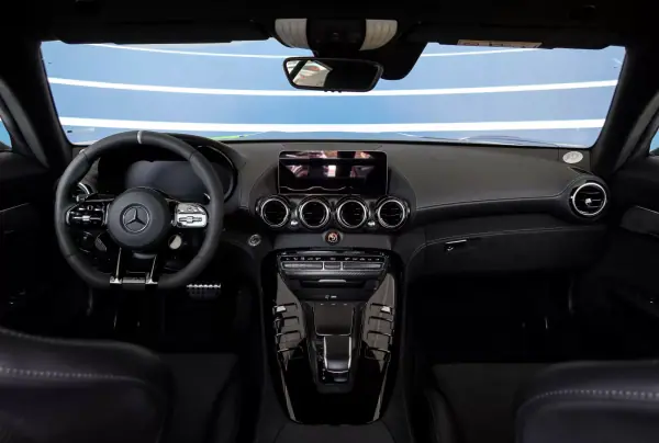 Mercedes-Benz AMG GT 2021 - 267500 EUR, 15250 km - AUTO.MOTO.pt - 15250km - foto 8 de 22