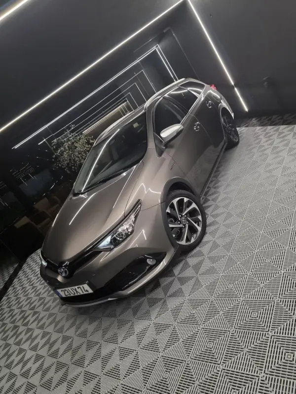 Toyota Auris Touring Sports 2018 - 18900 EUR, 79000 km - AUTO.MOTO.pt - 79000km - foto 8 de 27