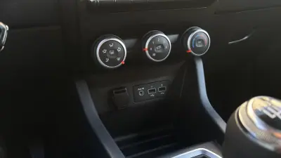 Renault Clio 2021 - 12600 EUR, 115121 km - AUTO.MOTO.pt - 115121km - foto 14 de 27
