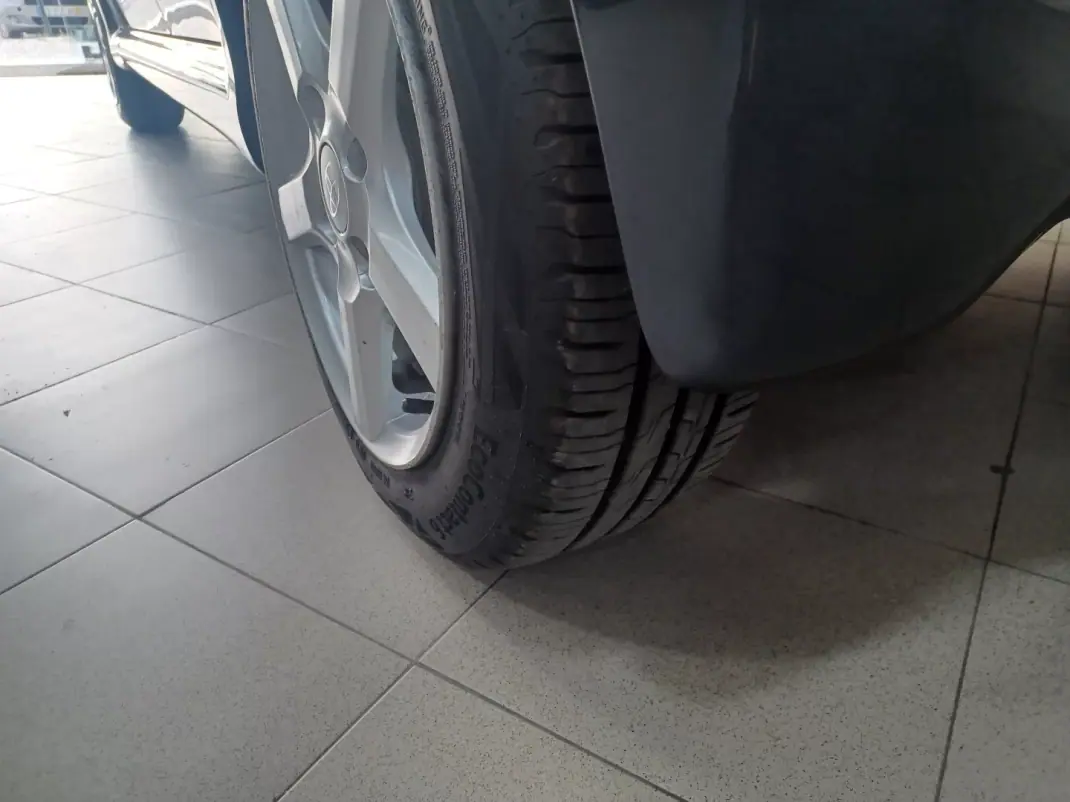 Toyota Aygo 2011 - 6790 EUR, 110561 km - AUTO.MOTO.pt - 110561km - foto 29 de 33