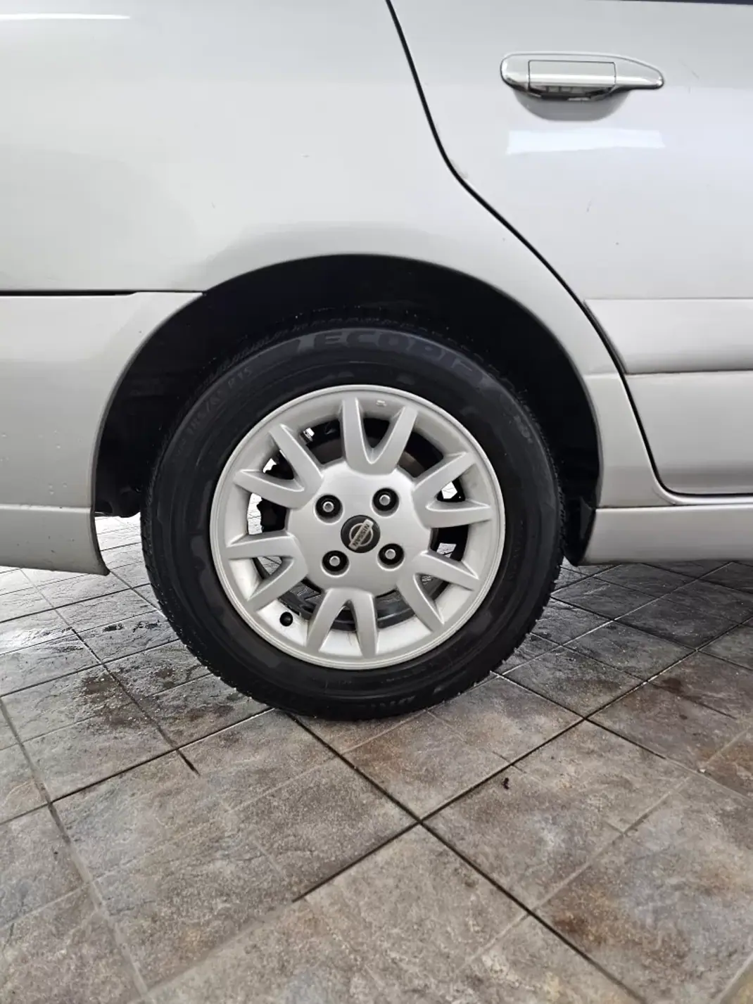 Nissan Primera 2001 - 2650 EUR, 283341 km - AUTO.MOTO.pt - 283341km - foto 15 de 24