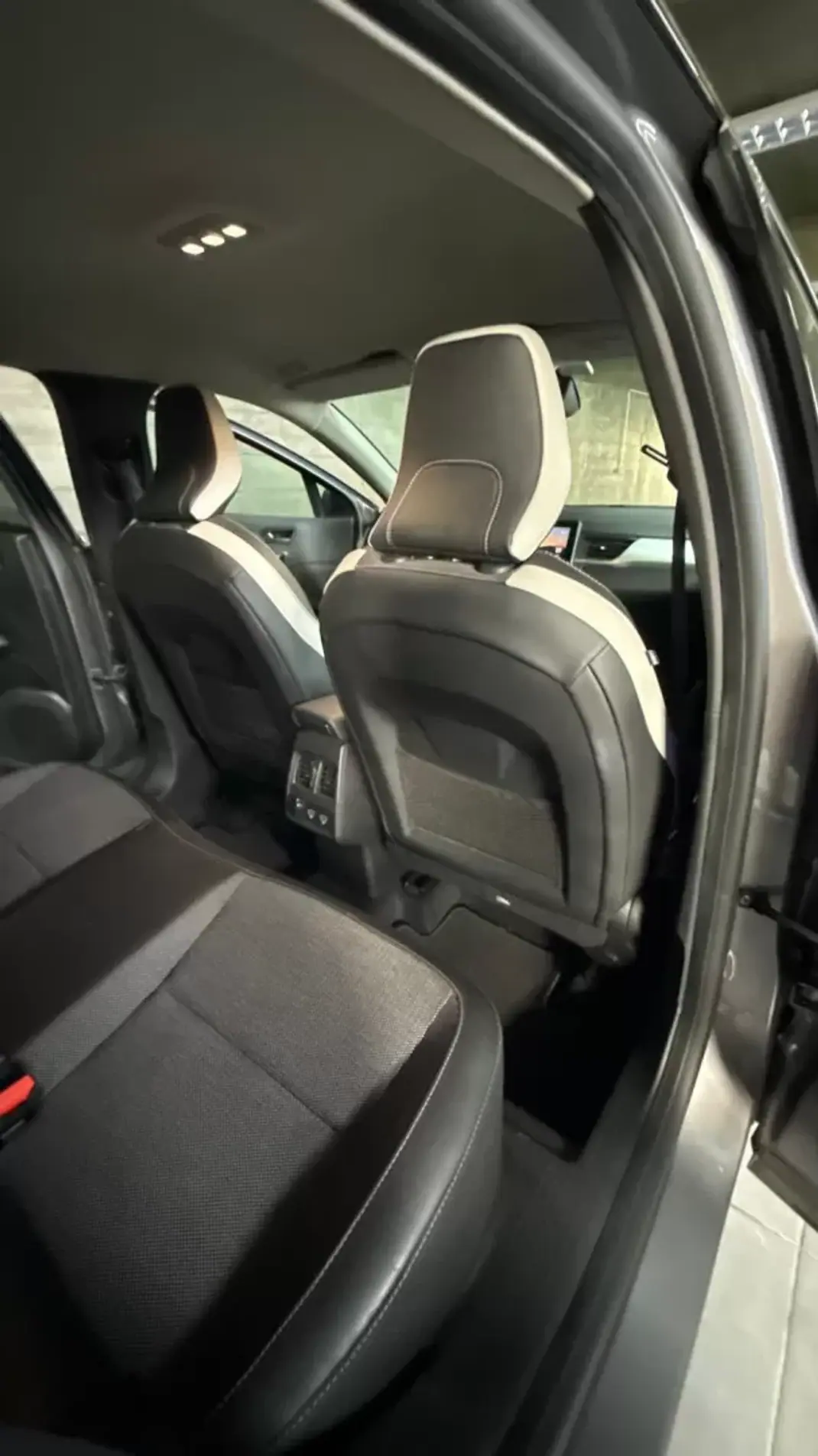 Renault Captur 2023 - 17200 EUR, 55000 km - AUTO.MOTO.pt - 55000km - foto 14 de 19