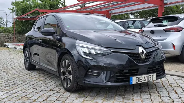 Renault Clio 2023 - 15450 EUR, 71465 km - AUTO.MOTO.pt - 71465km - foto 3 de 9