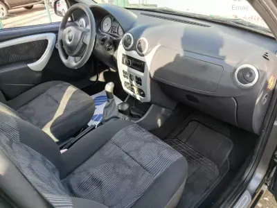 Dacia Sandero 2012 - 5750 EUR, 158792 km - AUTO.MOTO.pt - 158792km - foto 27 de 31