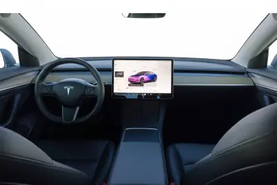 Tesla Model 3 2023 - 30450 EUR, 61000 km - AUTO.MOTO.pt - 61000km - foto 10 de 22
