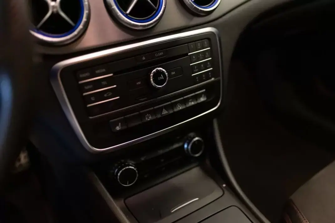 Mercedes-Benz CLA 220 2015 - 20490 EUR, 182000 km - AUTO.MOTO.pt - 182000km - foto 13 de 29