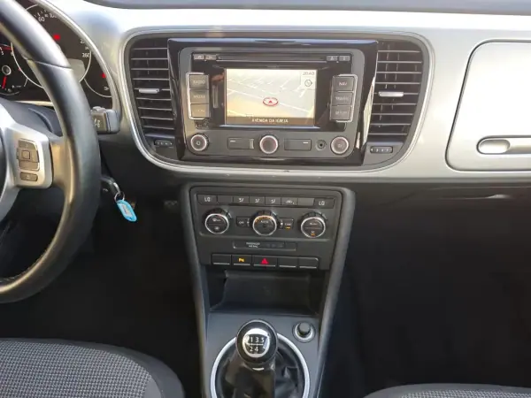 Volkswagen New Beetle 2012 - 12500 EUR, 170000 km - AUTO.MOTO.pt - 170000km - foto 25 de 26