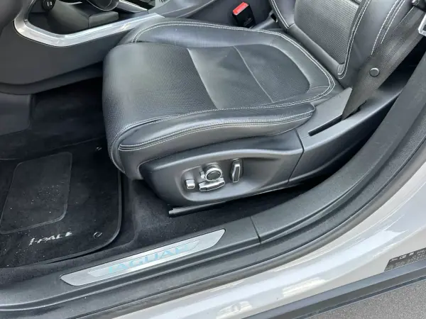 Jaguar I-Pace 2018 - 27900 EUR, 113000 km - AUTO.MOTO.pt - 113000km - foto 36 de 59