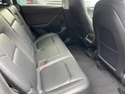Tesla Model Y 2022 - 39900 EUR, 39000 km - 39000km - foto 10 de 11