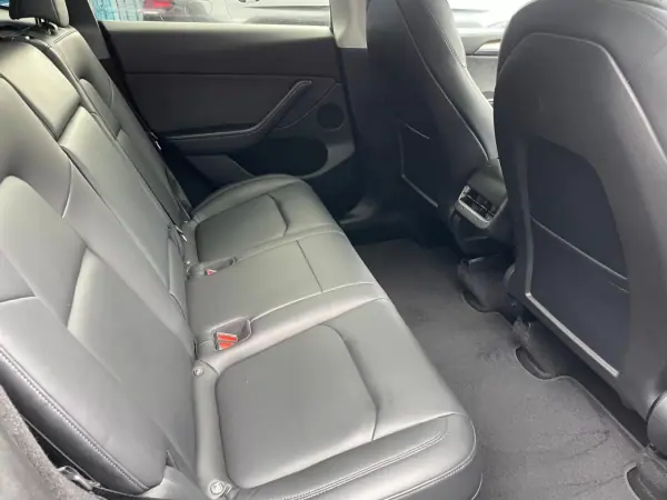 Tesla Model Y 2022 - 39900 EUR, 39000 km - 39000km - foto 10 de 11