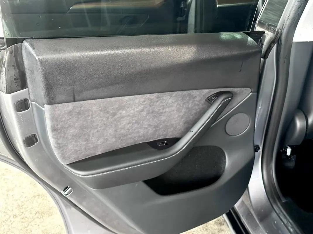Tesla Model Y 2023 - 42900 EUR, 41470 km - AUTO.MOTO.pt - 41470km - foto 14 de 35