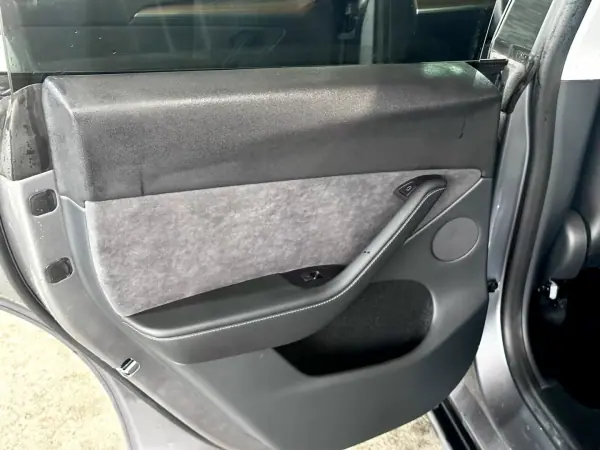 Tesla Model Y 2023 - 42900 EUR, 41470 km - AUTO.MOTO.pt - 41470km - foto 14 de 35