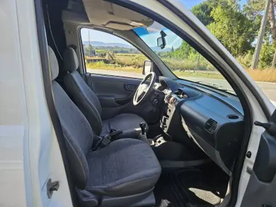 Opel COMBO 2004 - 3250 EUR, 310000 km - AUTO.MOTO.pt - 310000km - foto 6 de 9