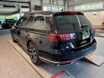 Volkswagen Passat Variant 2022 - 23990 EUR, 61894 km - foto 4 de 10