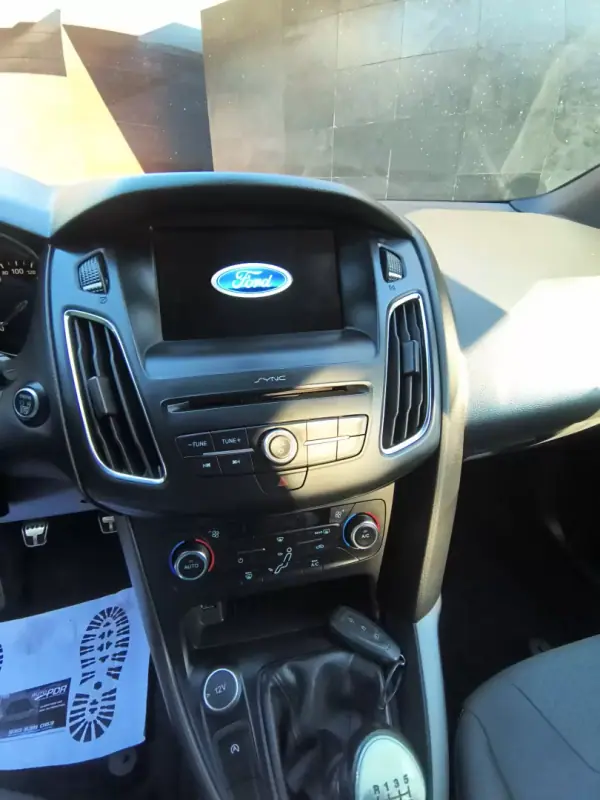 Ford Focus SW 2019 - 13900 EUR, 184000 km - AUTO.MOTO.pt - 184000km - foto 16 de 29