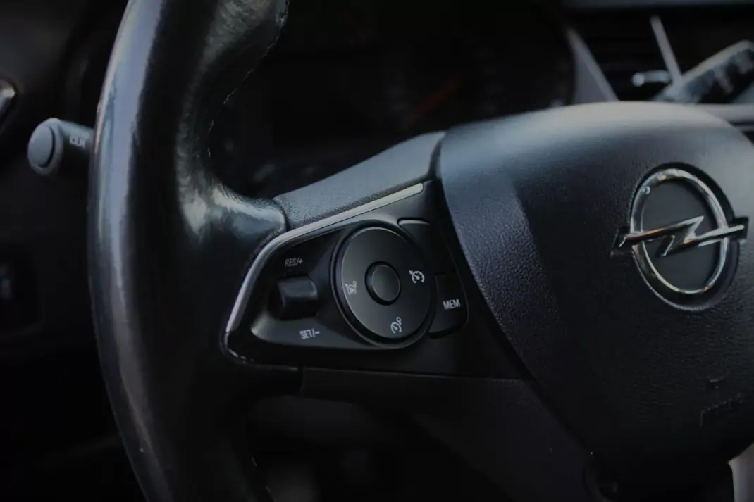 Opel Crossland X 2017 - 12500 EUR, 113439 km - AUTO.MOTO.pt - 113439km - foto 18 de 35