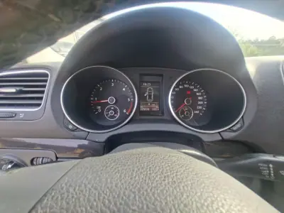 Volkswagen Golf Variant 2009 - 3950 EUR, 279328 km - AUTO.MOTO.pt - 279328km - foto 3 de 15