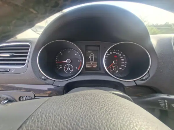 Volkswagen Golf Variant 2009 - 3950 EUR, 279328 km - AUTO.MOTO.pt - 279328km - foto 3 de 15