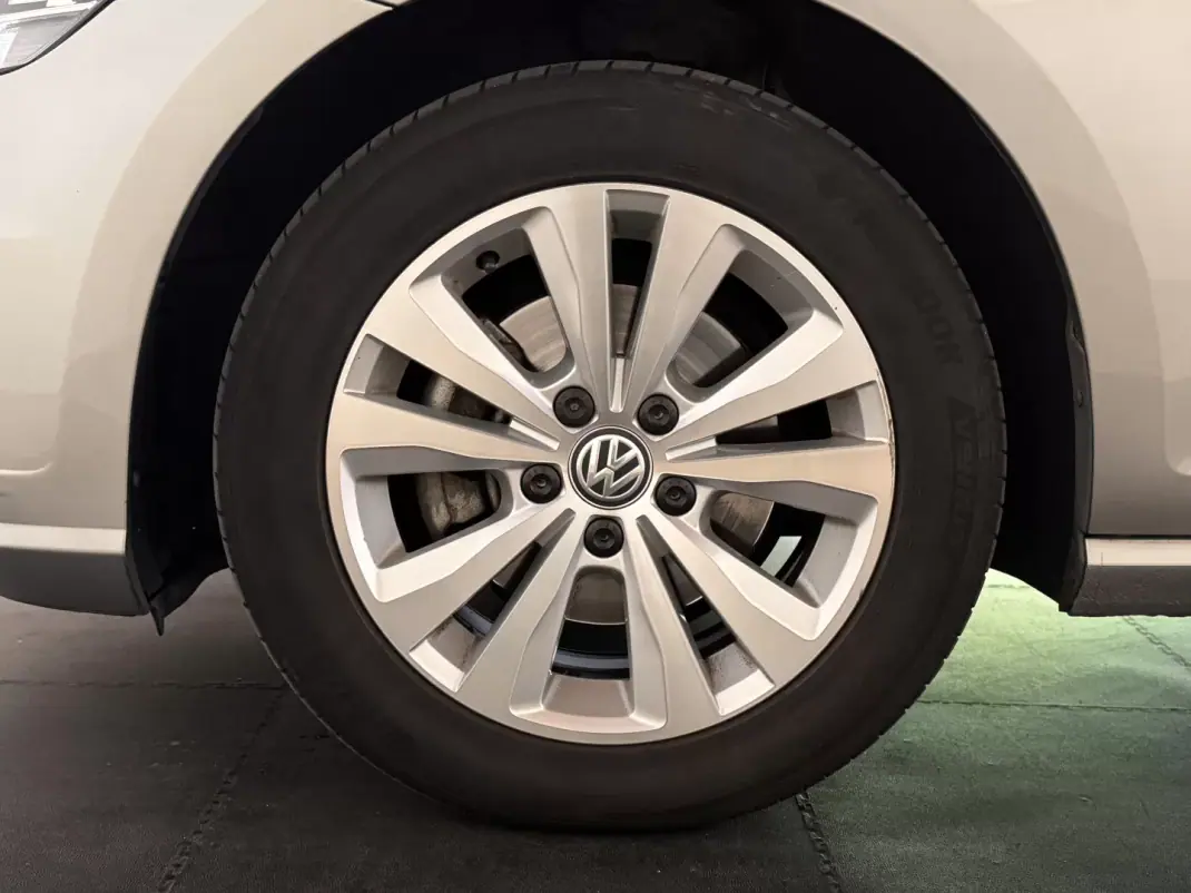 Volkswagen Golf Variant 2017 - 12900 EUR, 151000 km - AUTO.MOTO.pt - 151000km - foto 8 de 25