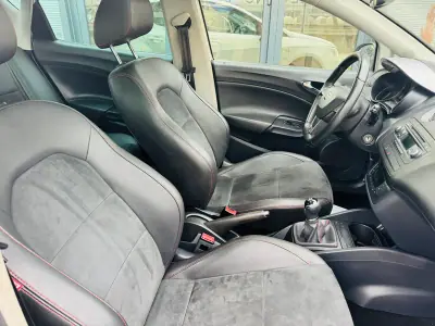 SEAT Ibiza 2015 - 15000 EUR, 159000 km - AUTO.MOTO.pt - 159000km - foto 11 de 20