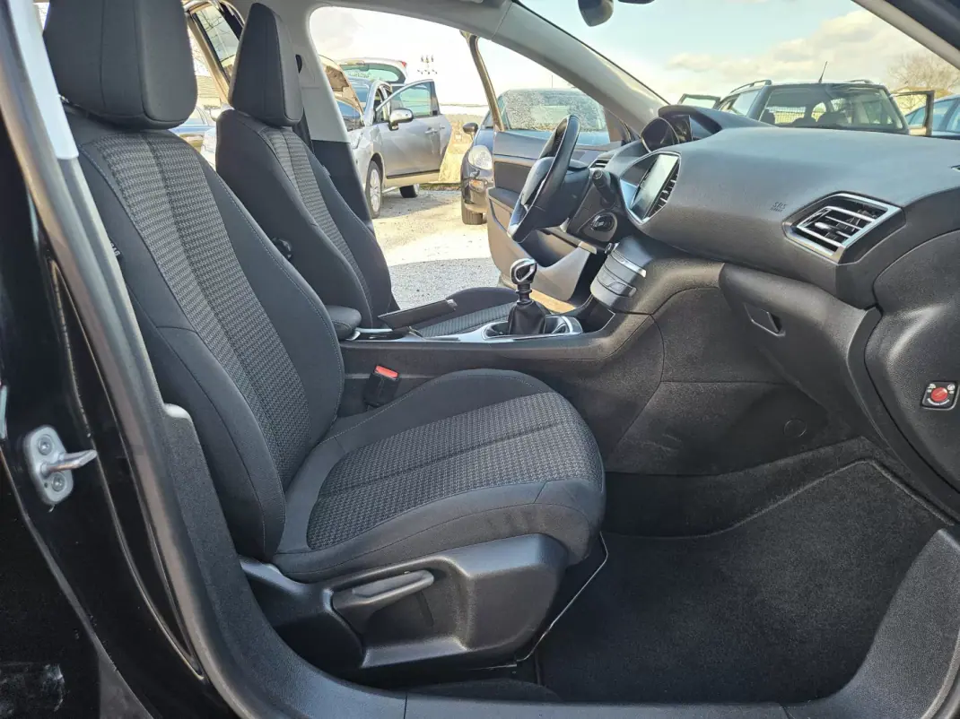 Peugeot 308 SW 2019 - 13800 EUR, 77780 km - AUTO.MOTO.pt - 77780km - foto 13 de 44