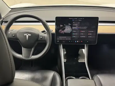 Tesla Model 3 2019 - 24890 EUR, 118800 km - AUTO.MOTO.pt - 118800km - foto 23 de 29