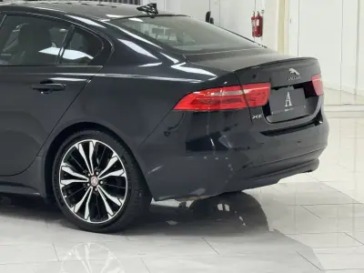 Jaguar XE 2016 - 15990 EUR, 184000 km - AUTO.MOTO.pt - 184000km - foto 16 de 26