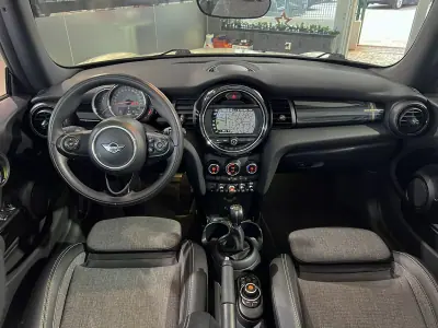 MINI Cooper 2019 - 24800 EUR, 28470 km - AUTO.MOTO.pt - 28470km - foto 14 de 31