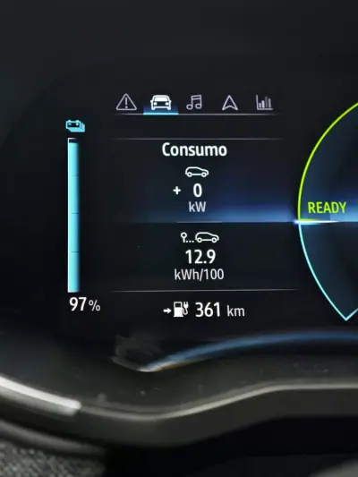 Renault Zoe 2020 - 15600 EUR, 92000 km - AUTO.MOTO.pt - 92000km - foto 2 de 10