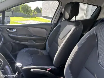 Renault Clio 2017 - 9900 EUR, 135702 km - AUTO.MOTO.pt - 135702km - foto 23 de 47