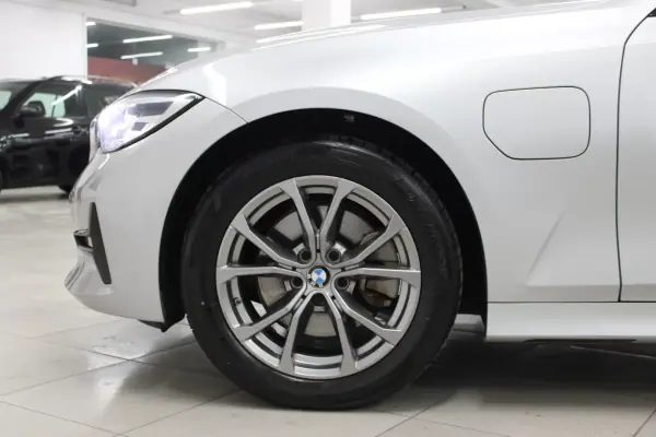 BMW 320 2021 - 26900 EUR, 108256 km - AUTO.MOTO.pt - 108256km - foto 21 de 24