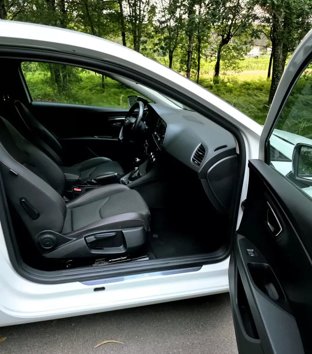 SEAT Leon 2013 - 13990 EUR, 167000 km - AUTO.MOTO.pt - 167000km - foto 25 de 27