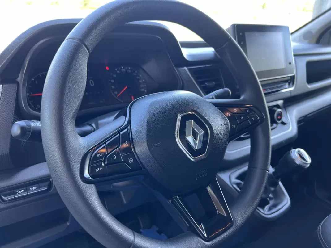 Renault TRAFIC 2.0 BlueDci L2H1 Longa Grand Confort 130 cv GPS 2022 - 21350 EUR, 46000 km - AUTO.MOTO.pt - 46000km - foto 23 de 34