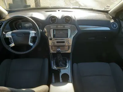 Ford Mondeo SW 2010 - 7400 EUR, 217000 km - AUTO.MOTO.pt - 217000km - foto 13 de 33
