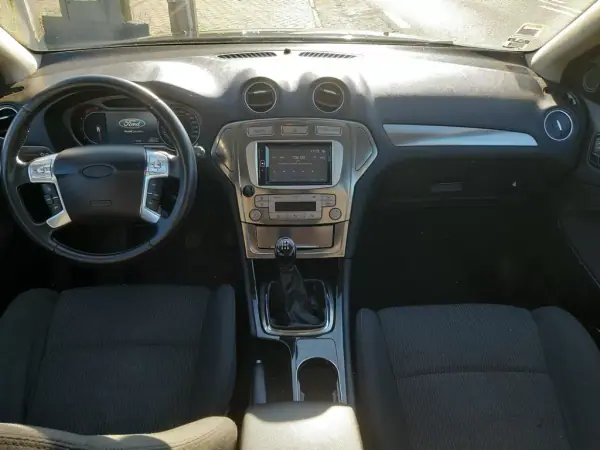Ford Mondeo SW 2010 - 7400 EUR, 217000 km - AUTO.MOTO.pt - 217000km - foto 13 de 33