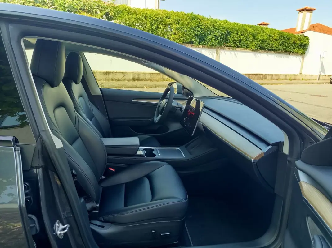 Tesla Model 3 2022 - 26990 EUR, 99900 km - AUTO.MOTO.pt - 99900km - foto 10 de 16
