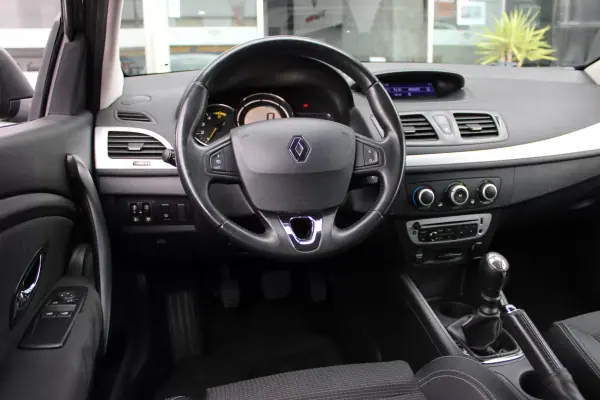 Renault Mégane Coupe 2014 - 9900 EUR, 202494 km - AUTO.MOTO.pt - 202494km - foto 12 de 23
