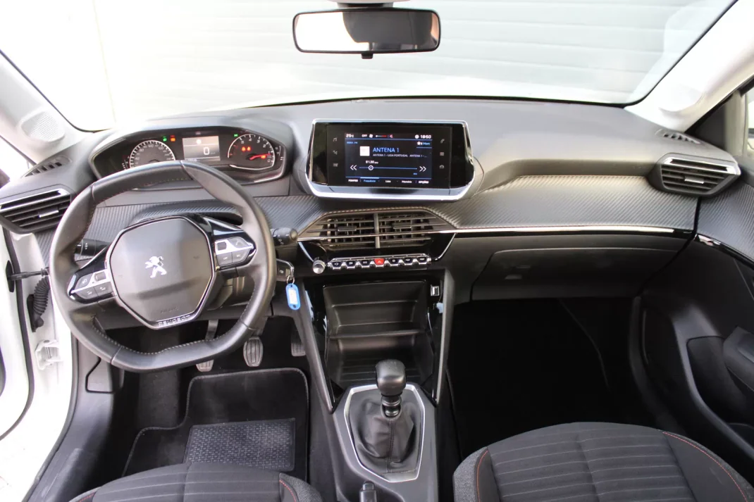 Peugeot 208 2021 - 16200 EUR, 27000 km - AUTO.MOTO.pt - 27000km - foto 9 de 19