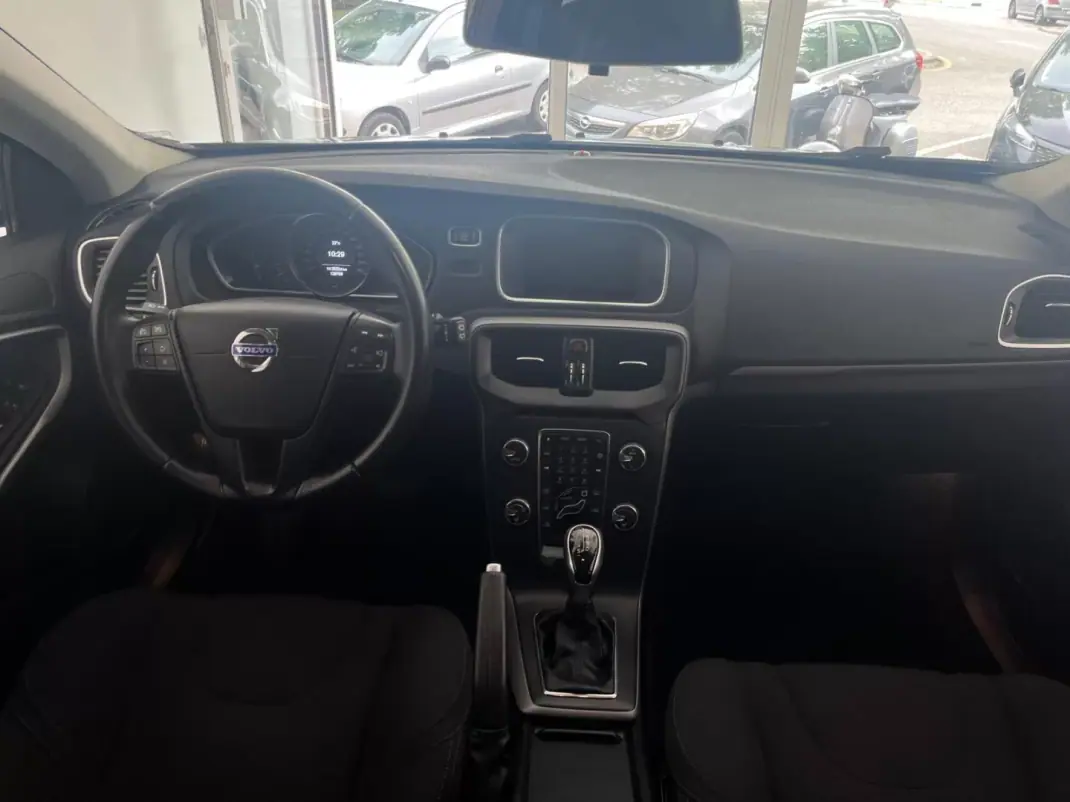 Volvo V40 2016 - 12750 EUR, 126641 km - 126641km - foto 6 de 11