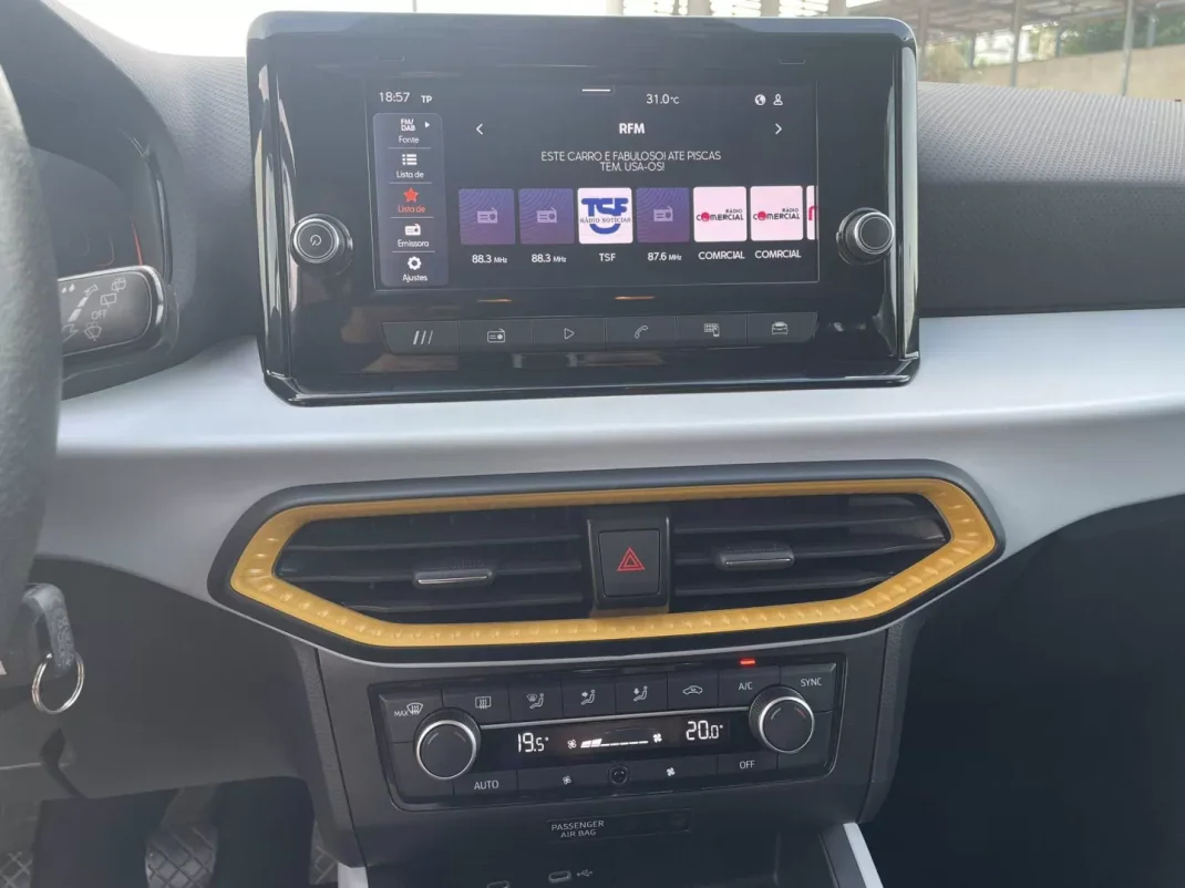 SEAT Arona 2024 - 19500 EUR, 28000 km - AUTO.MOTO.pt - 28000km - foto 8 de 14