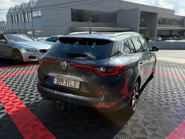 Renault Mégane Sport Tourer 2019 - 15500 EUR, 156000 km - AUTO.MOTO.pt - 156000km - foto 3 de 14
