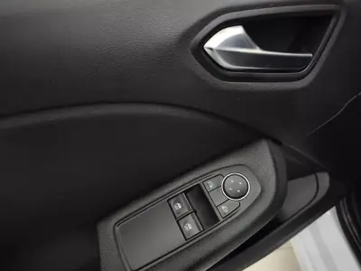 Renault Clio 2020 - 13450 EUR, 185157 km - AUTO.MOTO.pt - 185157km - foto 20 de 41
