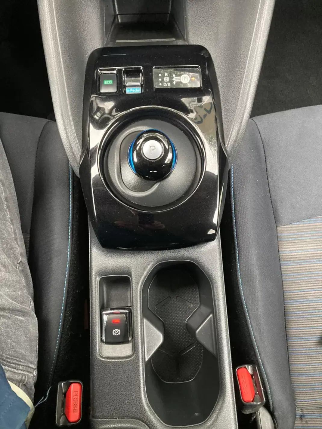 Nissan Leaf 2019 - 13500 EUR, 81279 km - AUTO.MOTO.pt - 81279km - foto 11 de 20