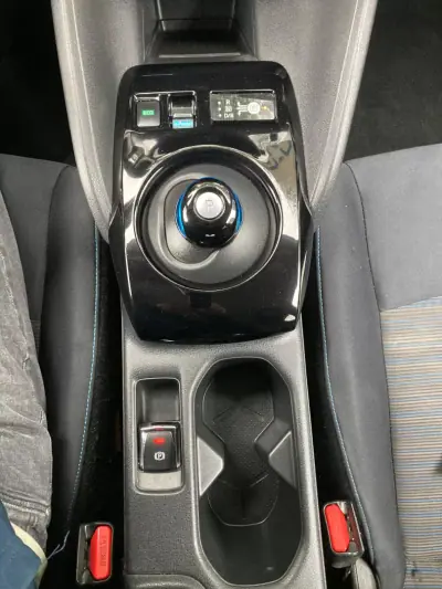 Nissan Leaf 2019 - 13500 EUR, 81279 km - AUTO.MOTO.pt - 81279km - foto 11 de 20