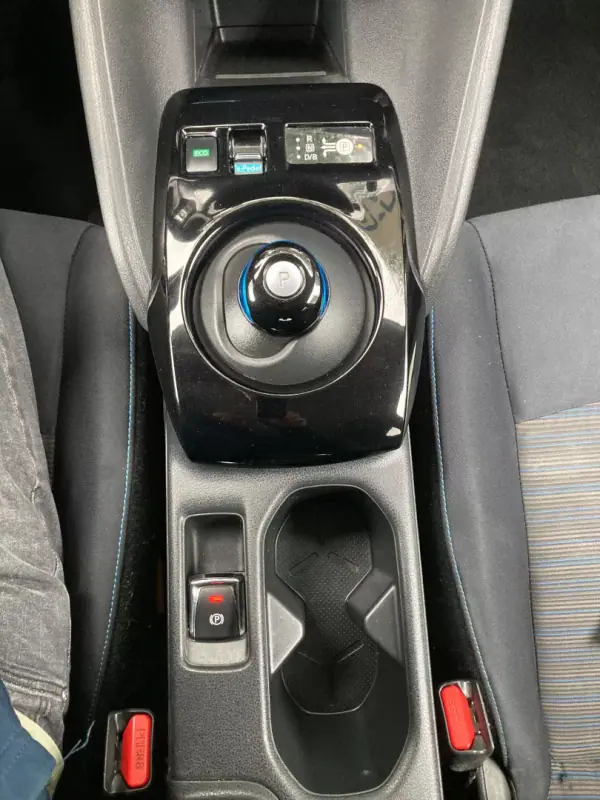 Nissan Leaf 2019 - 13500 EUR, 81279 km - AUTO.MOTO.pt - 81279km - foto 11 de 20