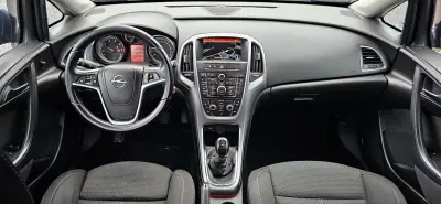Opel Astra Sports Tourer 2015 - 8999 EUR, 250000 km - AUTO.MOTO.pt - 250000km - foto 7 de 24