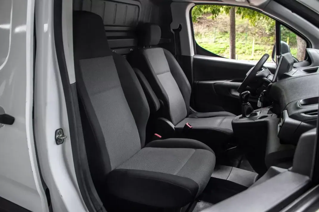 Peugeot Partner BlueHDi 100 L2 Cabine Dupla 2021 - 12990 EUR, 103902 km - AUTO.MOTO.pt - 103902km - foto 23 de 28