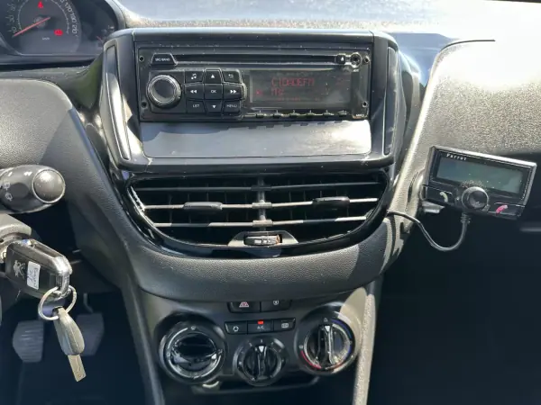 Peugeot 2015 - 6900 EUR, 230000 km - AUTO.MOTO.pt - 230000km - foto 24 de 40