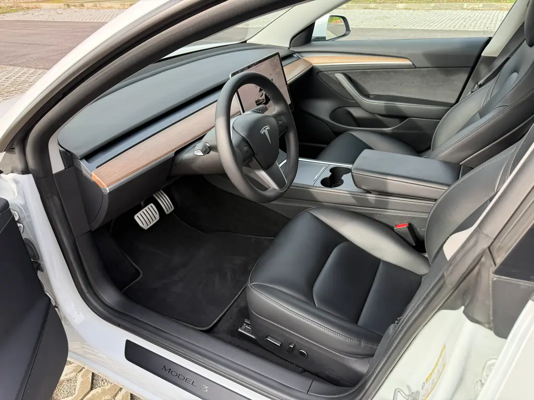 Tesla Model 3 2022 - 33500 EUR, 70000 km - AUTO.MOTO.pt - 70000km - foto 25 de 30