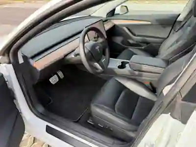 Tesla Model 3 2022 - 33500 EUR, 70000 km - AUTO.MOTO.pt - 70000km - foto 25 de 30